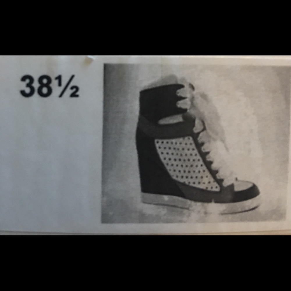 Shoes - Picture 4 of 4